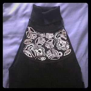 Sleeveless turtleneck sweater